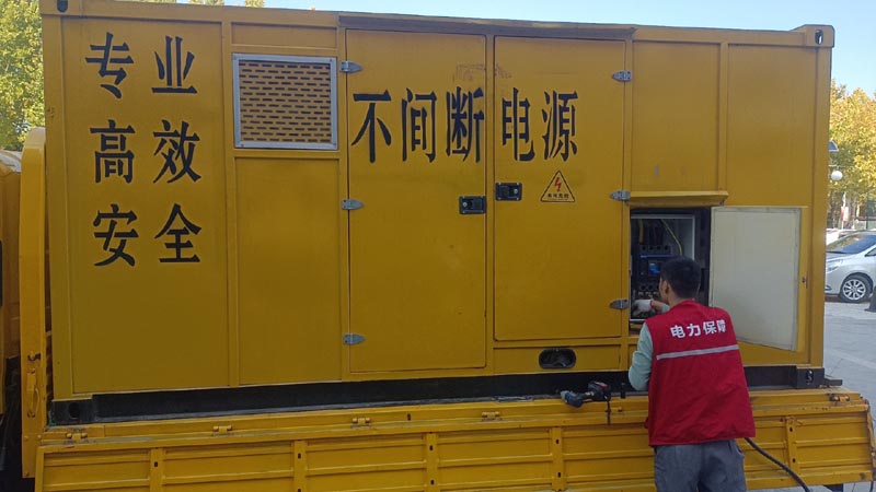 加格达奇柴油发电机组和UPS电源配合使用时，如何避免切换过程中的电力中断？